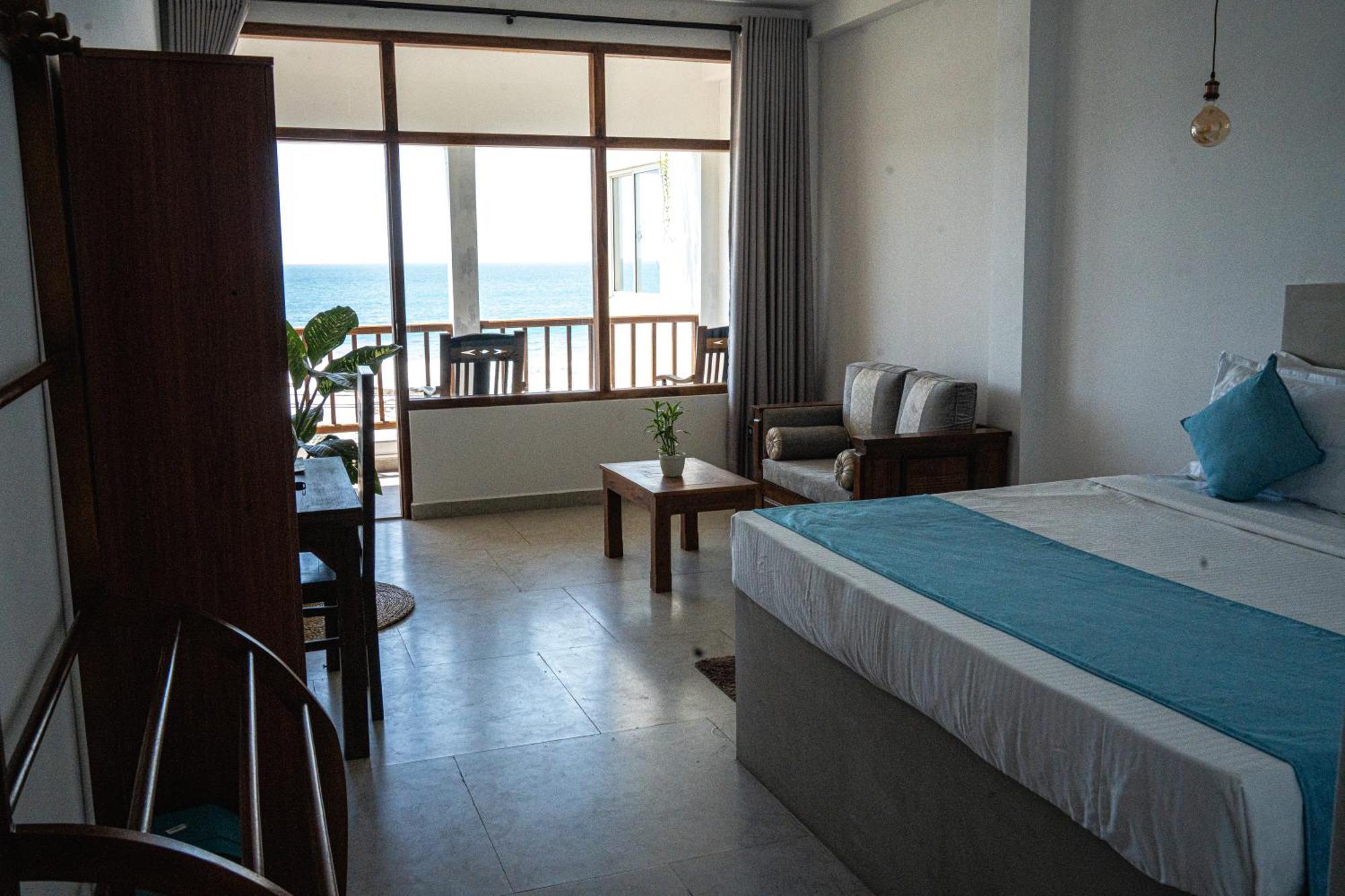 Cocos Hotel Midigama East Exterior foto
