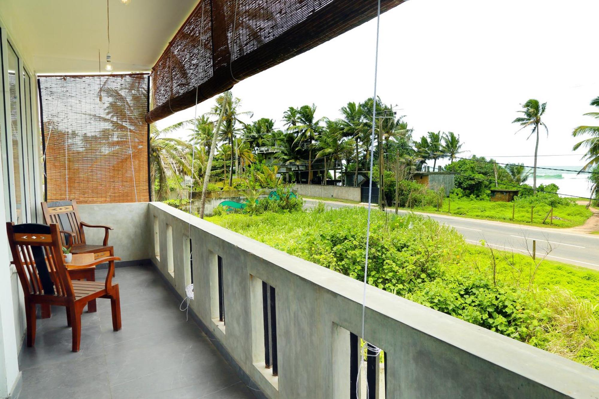 Cocos Hotel Midigama East Exterior foto