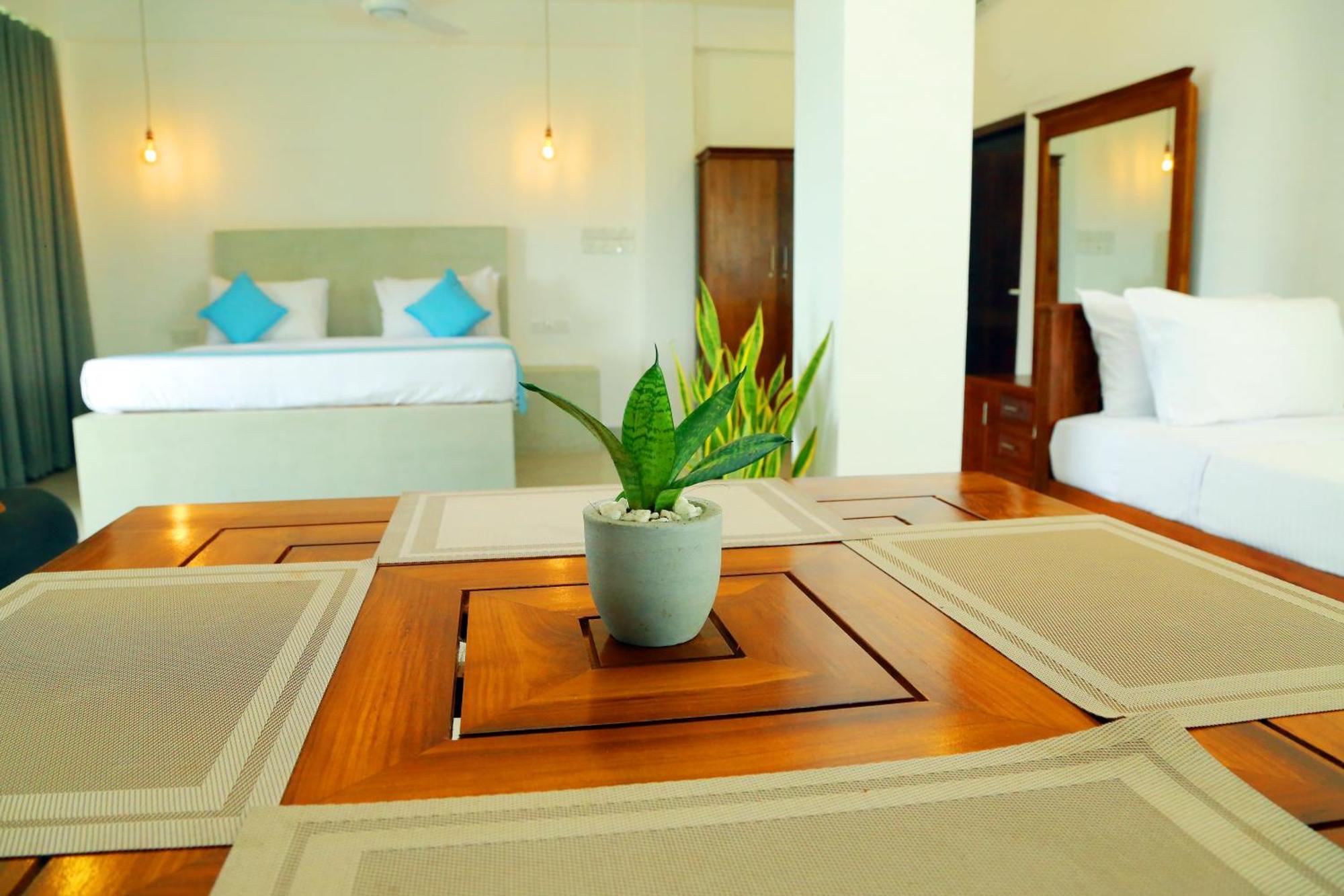 Cocos Hotel Midigama East Exterior foto