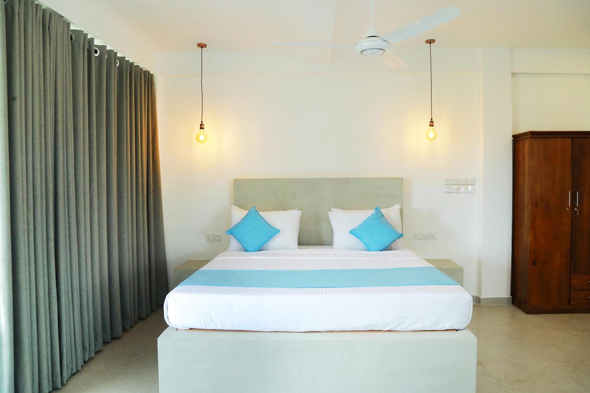 Cocos Hotel Midigama East Exterior foto