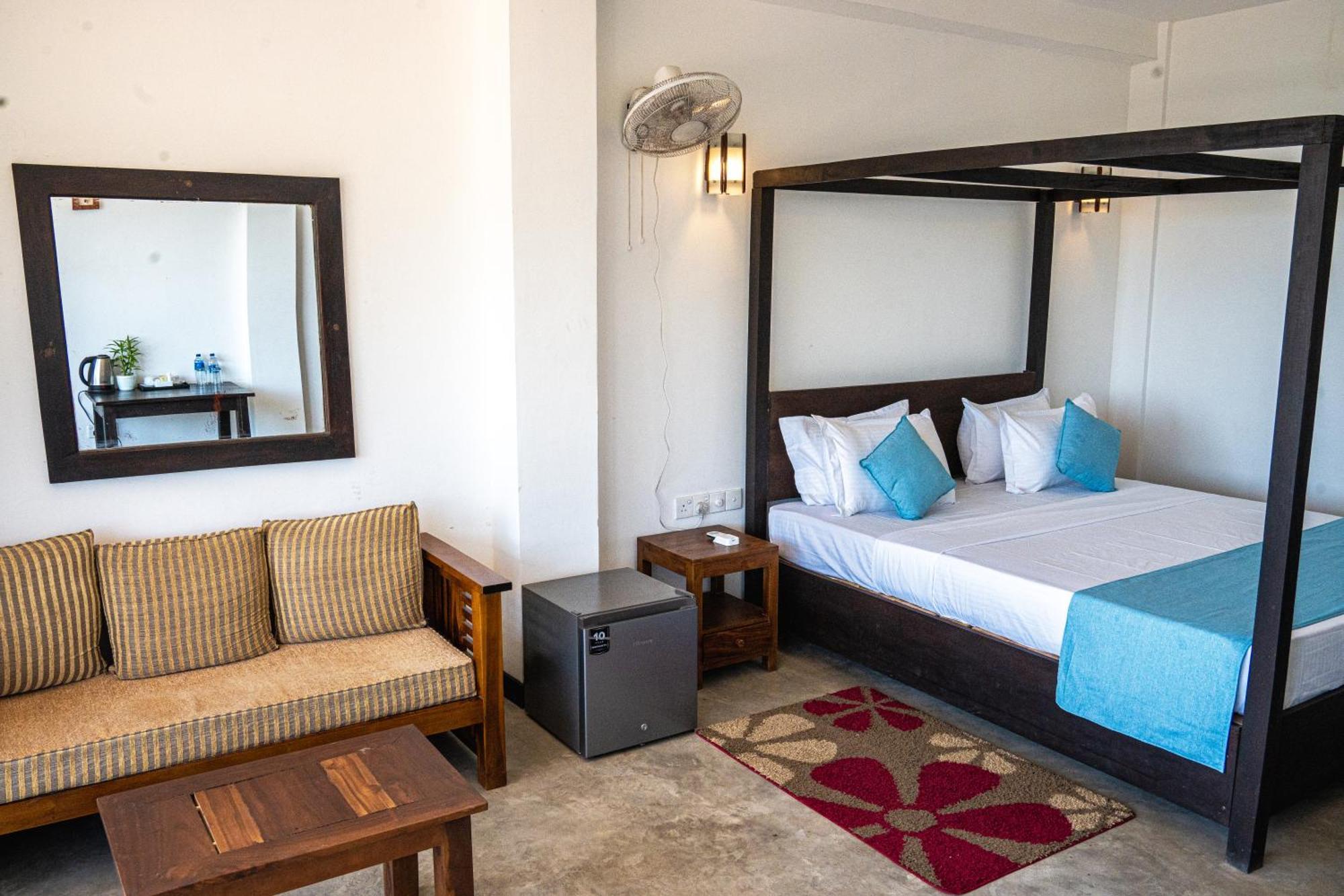 Cocos Hotel Midigama East Exterior foto
