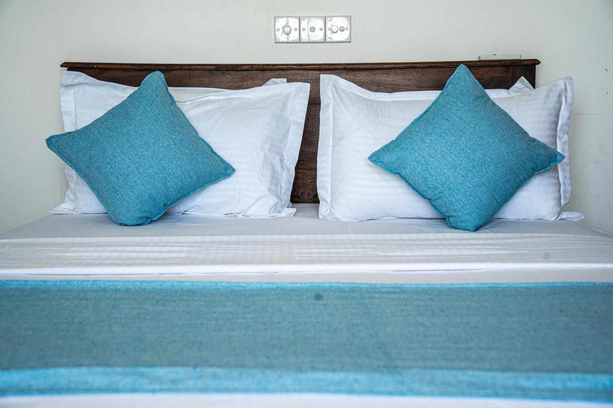 Cocos Hotel Midigama East Exterior foto