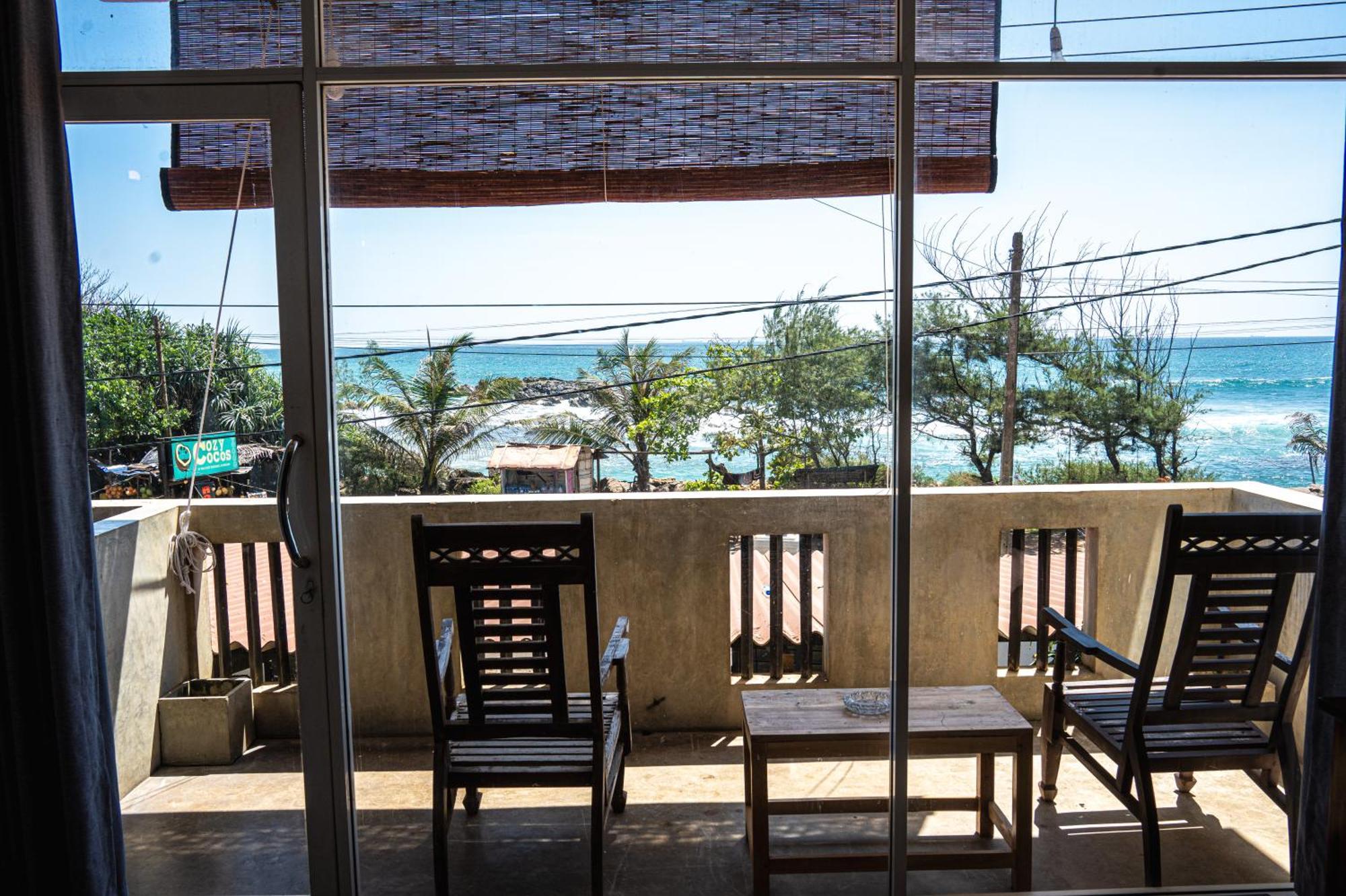 Cocos Hotel Midigama East Exterior foto